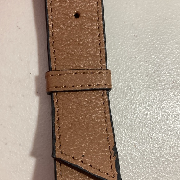 Brown buckle carry on strap. - Picture 8 of 8